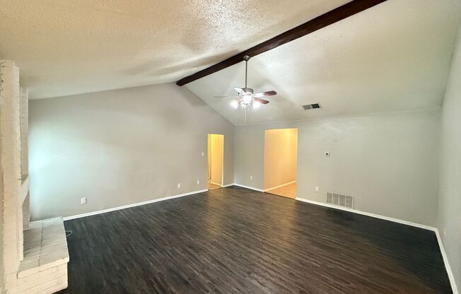Large lot With Mature Trees and a Spacious Floorplan