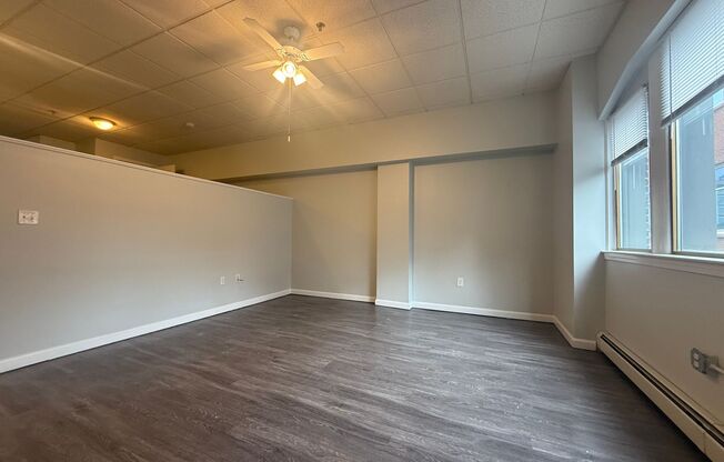 1 bed, 1 bath, 435 sqft, $1,725, Unit 220