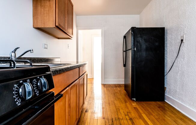 8057 S Laflin