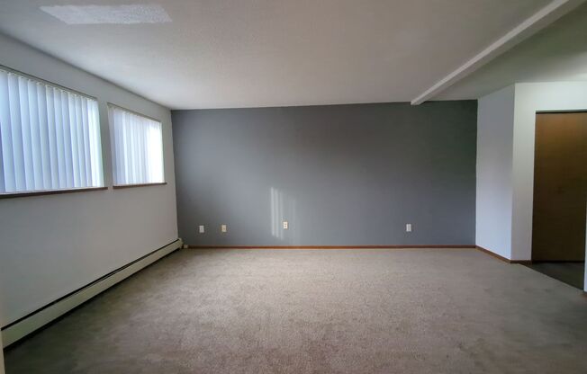 2 beds, 1 bath, 900 sqft, $975, Unit 240-107
