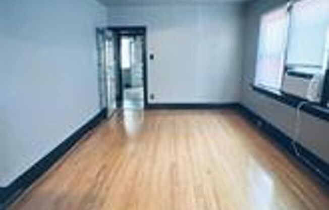 1 bed, 1 bath, 670 sqft, $850, Unit Carter Ave 4640 #2F