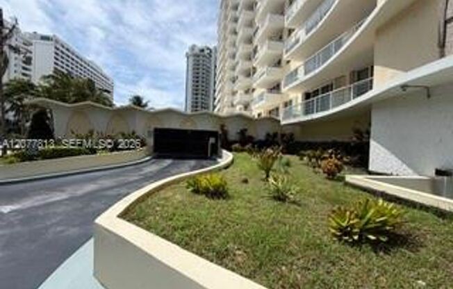 2 beds, 2 baths, $4,500, Unit # 15 J