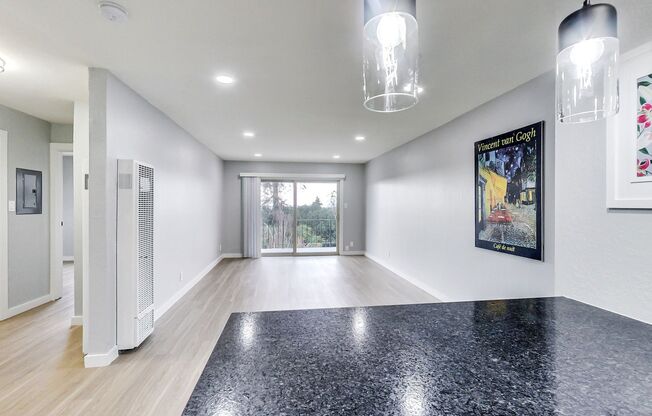 2 beds, 1 bath, 900 sqft, $2,664, Unit APT. 206