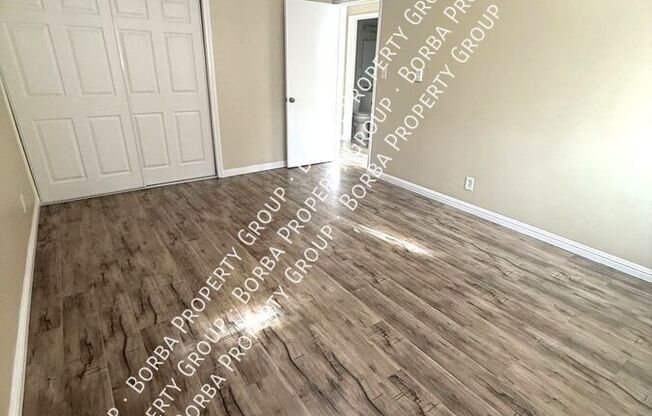 985 N Park Cir