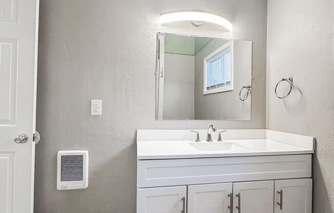 Studio, 1 bath, $850, Unit 25Th440#2