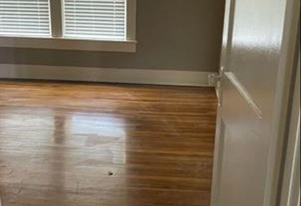 Charming 3-Bedroom Home in Memphis-Spacious & Inviting!
