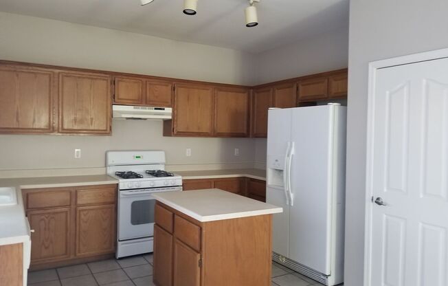 Spacious 4 bedroom Home Available to Rent