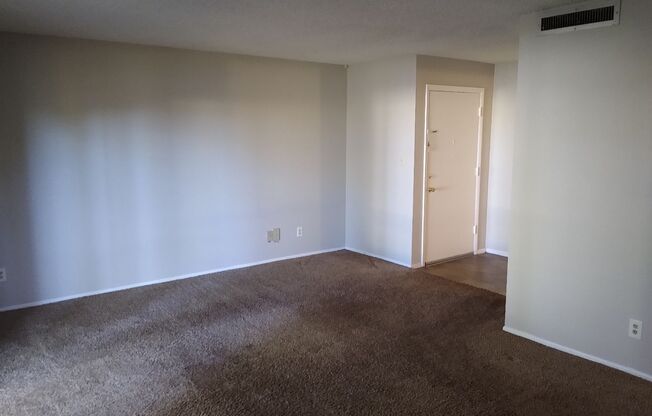 Location , Location this 2  bedroom 2 baths  condo close to shopping and dinning plaza walking distance