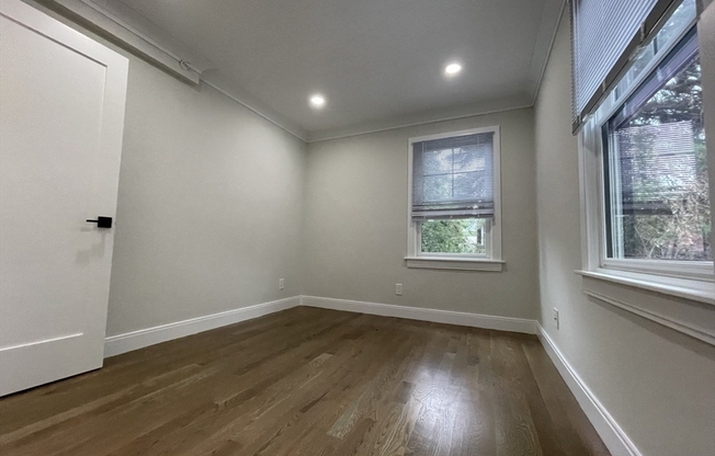 2 beds, 1 bath, 700 sqft, $3,800, Unit 3