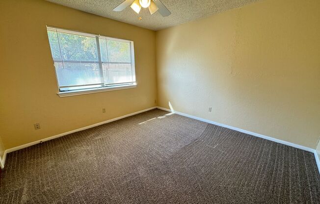 2 beds, 1 bath, $1,000