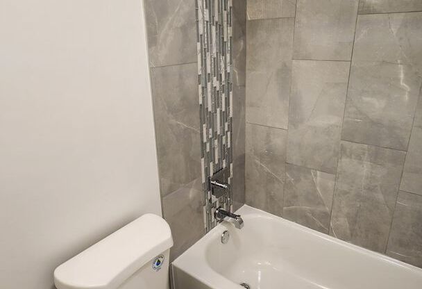 Studio, 1 bath, 350 sqft, $1,250, Unit 105