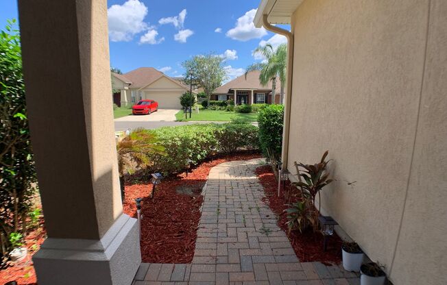 Spacious 4-Bedroom Home in the Heart of Oakleaf Plantation!