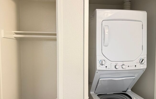 1 bed, 1 bath, 671 sqft, $2,415, Unit 208