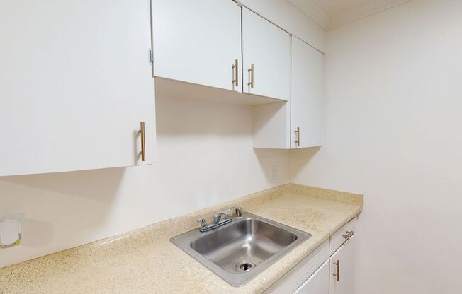 2 beds, 1 bath, 715 sqft, $2,450, Unit 619-1