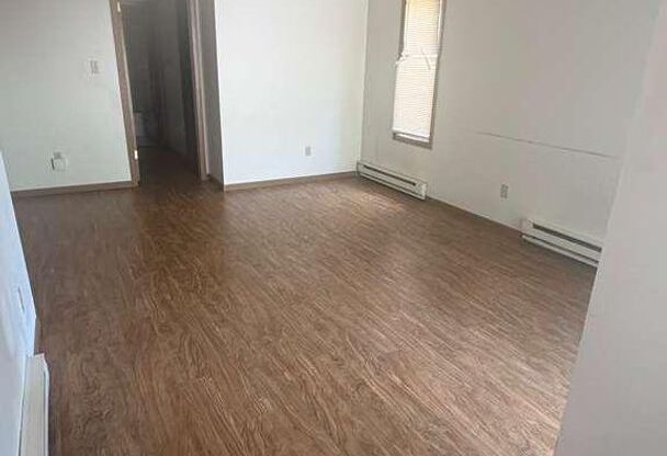 1 bed, 1 bath, 750 sqft, $1,350, Unit 8125-8125H
