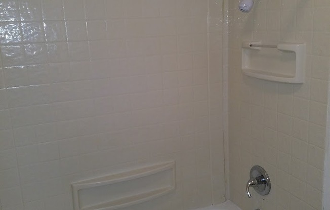 Studio, 1 bath, 415 sqft, $695, Unit *807