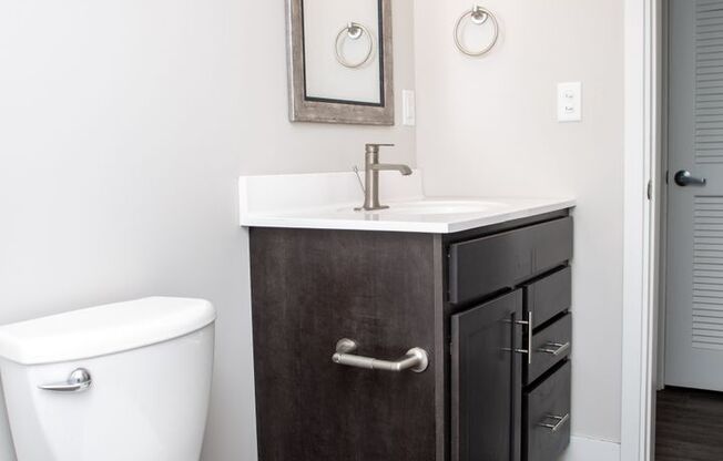 2 beds, 1 bath, $1,050, Unit 4001 Holdrege St. #21