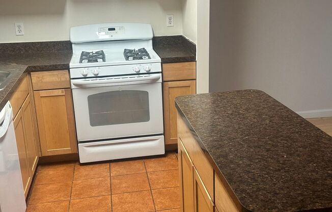 2 beds, 1 bath, $2,750, Unit #5H