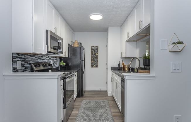 Fully Equipped Kitchen at Galbraith Pointe Apartments and Townhomes*, Cincinnati, 45231