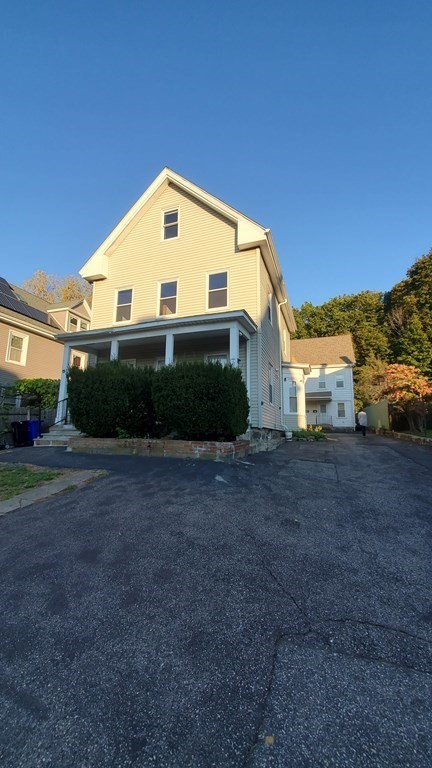 827 MAIN ST
