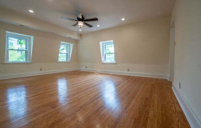 1701-1703 Sulgrave Ave