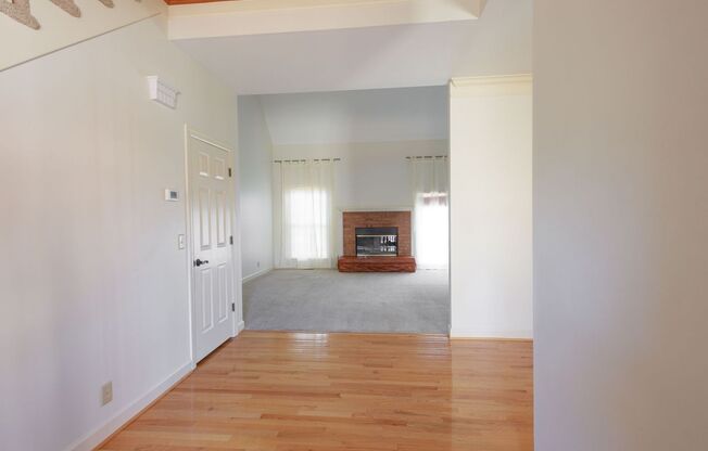Charming 3-Bedroom/ 2.5 Bath Home in Royal Oaks Subdivision – Franklin, TN, 2 Car Garage