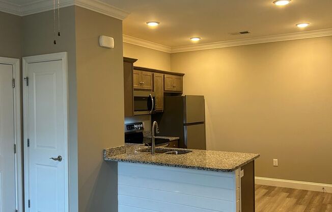 1 bed, 1 bath, 650 sqft, $775, Unit 212