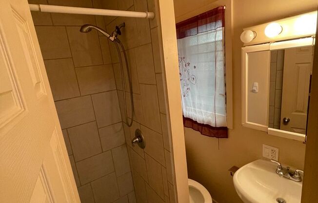 Studio, 1 bath, $1,300, Unit 1804 Poki Street Unit H-1