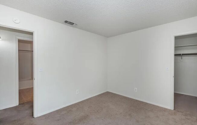 2 beds, 1 bath, 984 sqft, $1,675, Unit 135