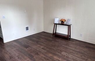 1 bed, 1 bath, 450 sqft, $1,095, Unit 114
