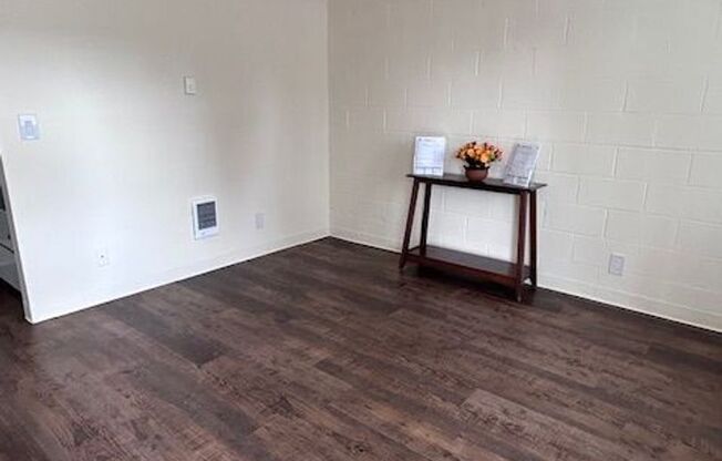 1 bed, 1 bath, 450 sqft, $1,095, Unit 114