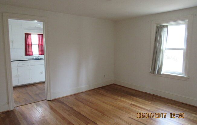 2 beds, 1 bath, 800 sqft, $1,295