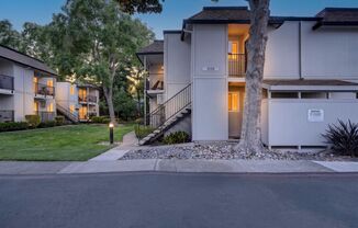 Beautifully Updated 2BR Condo with New Appliances & Community Pool