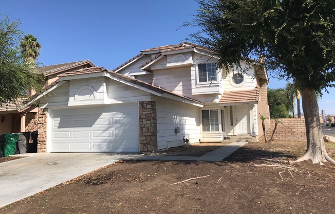 4bd 3ba Charming Home For Rent!