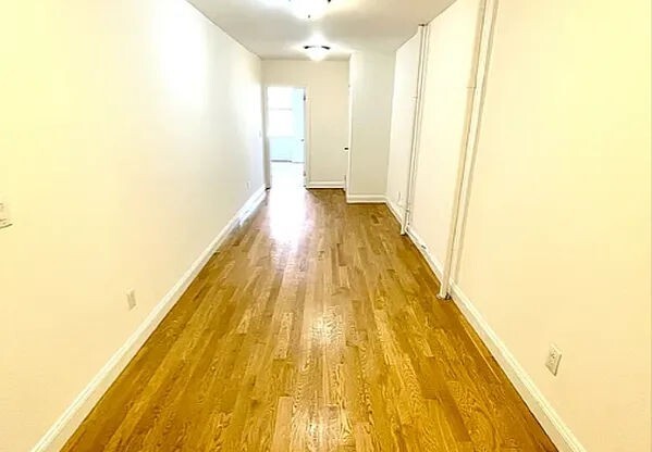 858 10 AVE