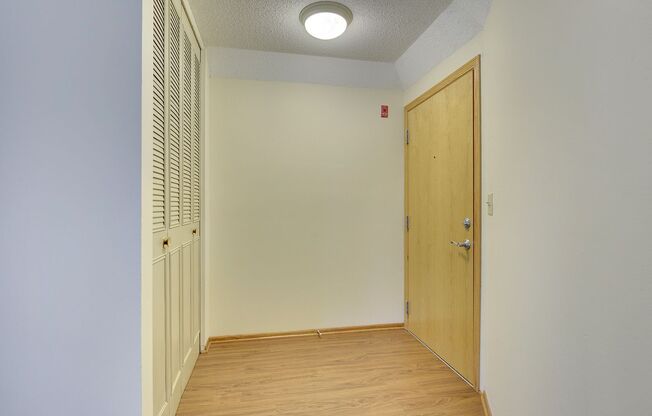 2 beds, 1 bath, 726 sqft, $1,295, Unit 799-205