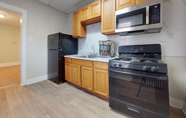 Contemporary 2 Bedroom Townhome w/ Updated Kitchen & Washer/dryer