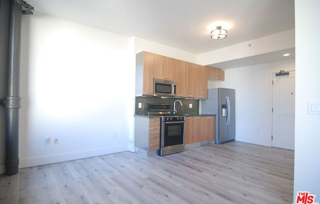 1 bed, 1 bath, 470 sqft, $1,900, Unit 608
