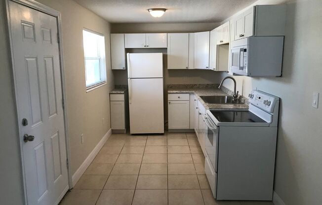 2 beds, 1 bath, 700 sqft, $1,300, Unit OCWK08