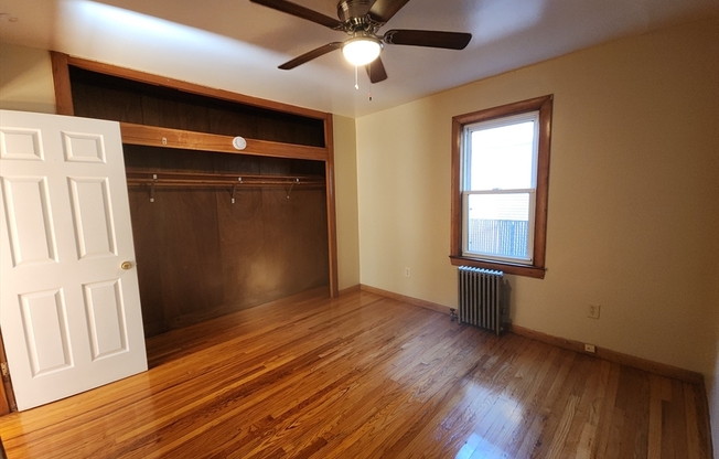 3 beds, 1 bath, 1,300 sqft, $1,900, Unit 1