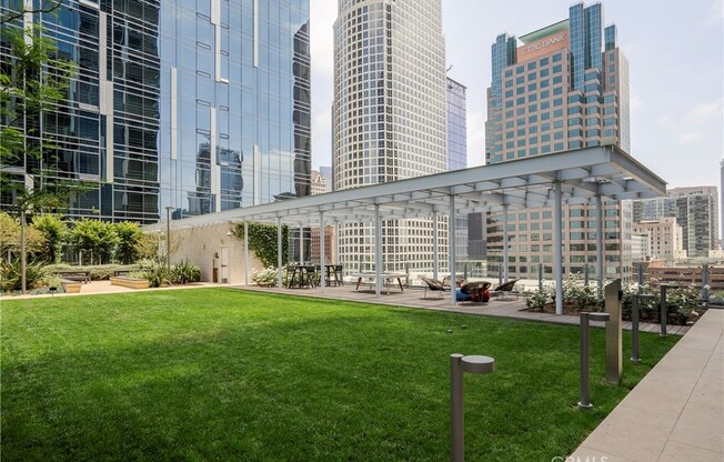 1 bed, 1 bath, 823 sqft, $5,200, Unit 2402