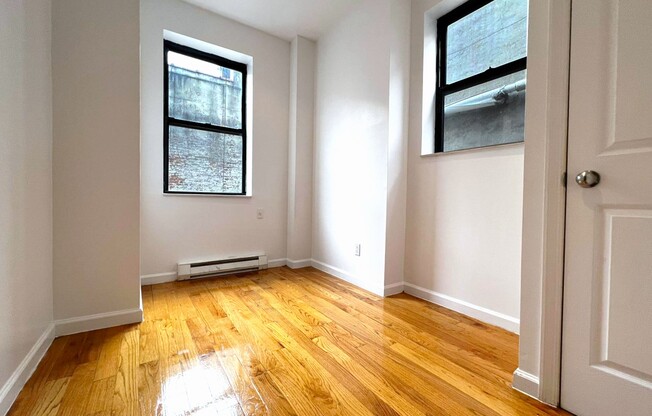 342 MANHATTAN AVE
