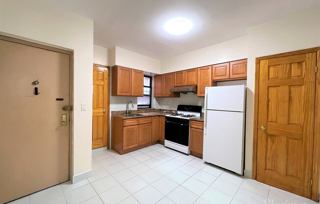 3 beds, 1 bath, $4,000, Unit 4-B