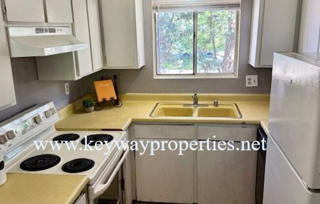 2 beds, 1 bath, 800 sqft, $950, Unit Apt. 4