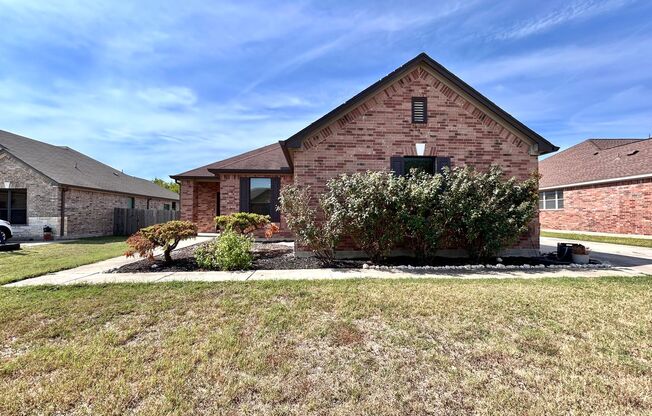 LEASING SPECIAL- $1000 OFF 2ND MONTH'S RENT