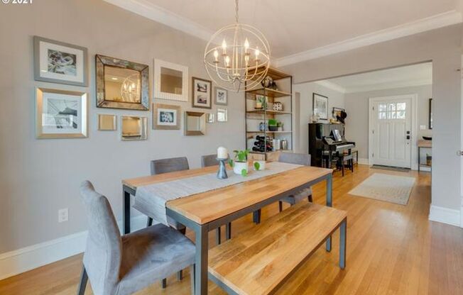 Beautifully Updated Arbor Lodge 3 Bedroom Bungalow