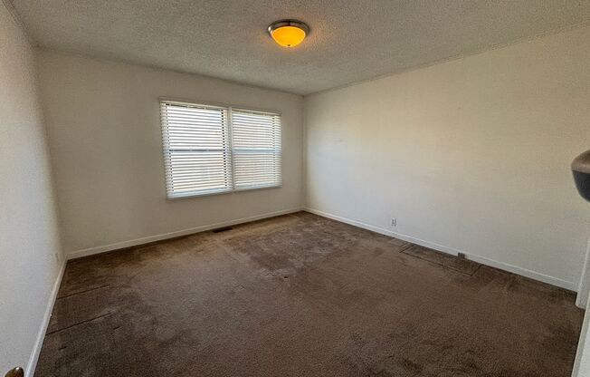 2 beds, 1 bath, $3,400