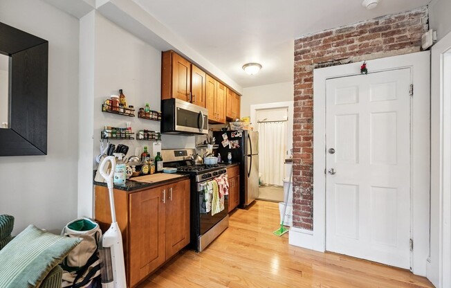 12 Foster St.
