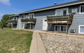 2 beds, 1.5 baths, $995, Unit 5