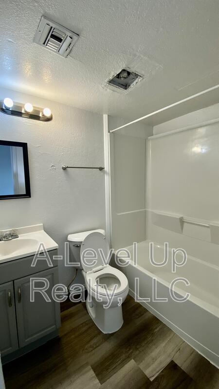 152 E 21 ST